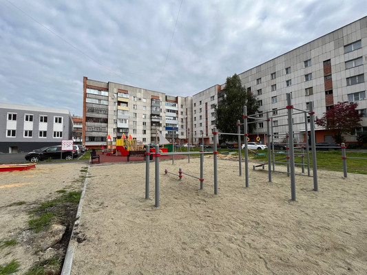 Продам двухкомнатную (2-комн.) квартиру, Набережная ул, 33, Миасс г