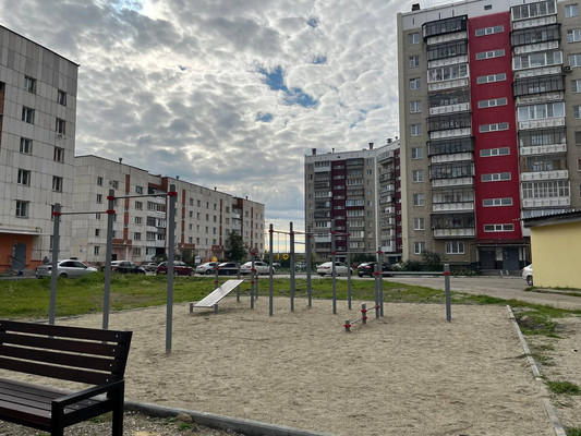 Продам двухкомнатную (2-комн.) квартиру, Набережная ул, 33, Миасс г
