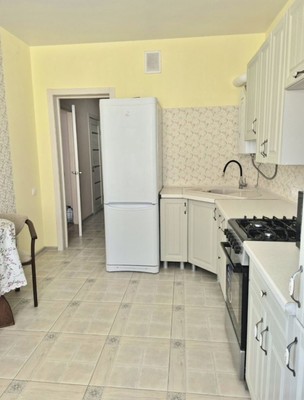 Продам двухкомнатную (2-комн.) квартиру, Железнодорожная ул, 1в, Симферополь г