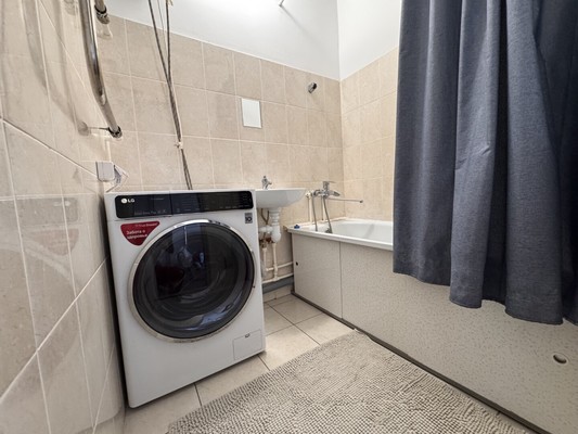 Продам трехкомнатную (3-комн.) квартиру, Агатовая ул, 32, Пермь г