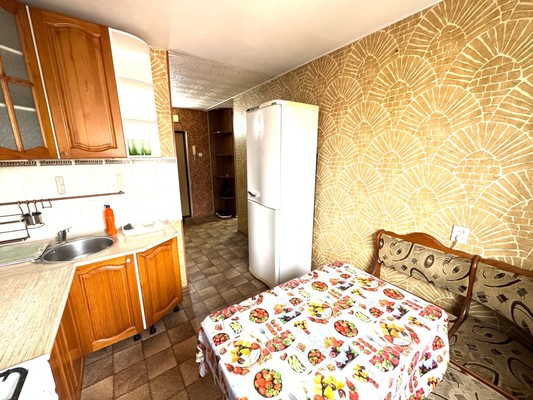Продам трехкомнатную (3-комн.) квартиру, Бакалинская ул, 66к3, Уфа г