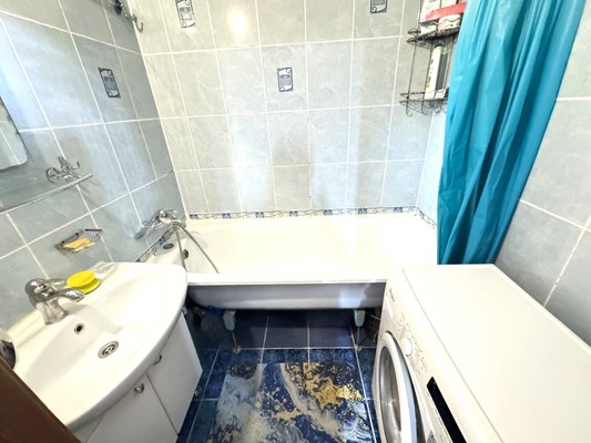 Продам трехкомнатную (3-комн.) квартиру, Бакалинская ул, 66к3, Уфа г
