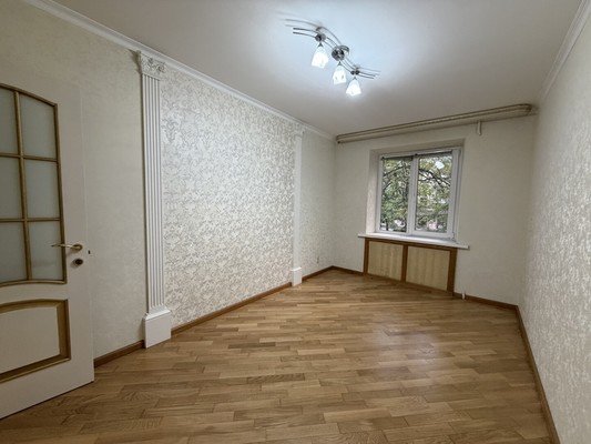 Продам трехкомнатную (3-комн.) квартиру, Ватутина ул, 4, Нальчик г