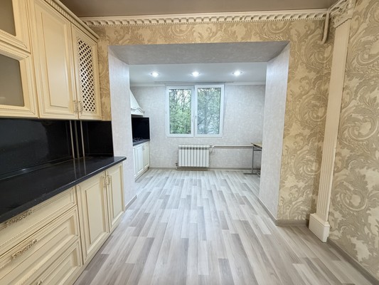 Продам трехкомнатную (3-комн.) квартиру, Ватутина ул, 4, Нальчик г