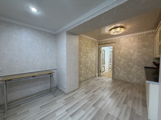 Продам трехкомнатную (3-комн.) квартиру, Ватутина ул, 4, Нальчик г