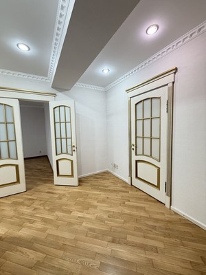 Продам трехкомнатную (3-комн.) квартиру, Ватутина ул, 4, Нальчик г