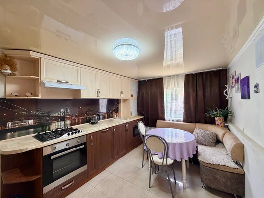 Продам трехкомнатную (3-комн.) квартиру, Генерал-майора П.П.Яременко ул, 4, Симферополь г