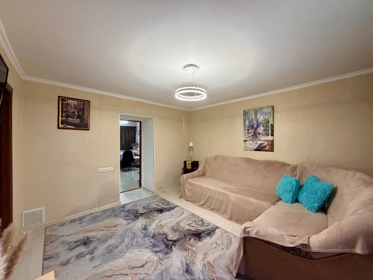 Продам трехкомнатную (3-комн.) квартиру, Генерал-майора П.П.Яременко ул, 4, Симферополь г