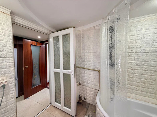 Продам трехкомнатную (3-комн.) квартиру, Генерал-майора П.П.Яременко ул, 4, Симферополь г
