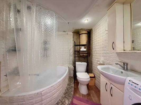 Продам трехкомнатную (3-комн.) квартиру, Генерал-майора П.П.Яременко ул, 4, Симферополь г
