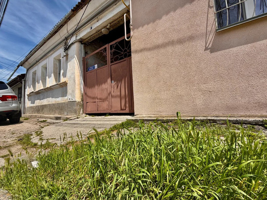 Продам трехкомнатную (3-комн.) квартиру, Генерал-майора П.П.Яременко ул, 4, Симферополь г