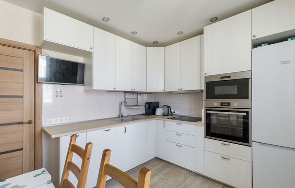 Продам двухкомнатную (2-комн.) квартиру, Гагарина пр-кт, 27к6, Люберцы г