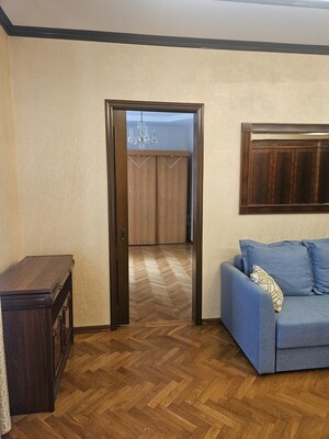 Продам трехкомнатную (3-комн.) квартиру, Ленинский пр-кт, 71, Москва г
