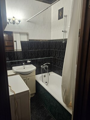 Продам трехкомнатную (3-комн.) квартиру, Ленинский пр-кт, 71, Москва г