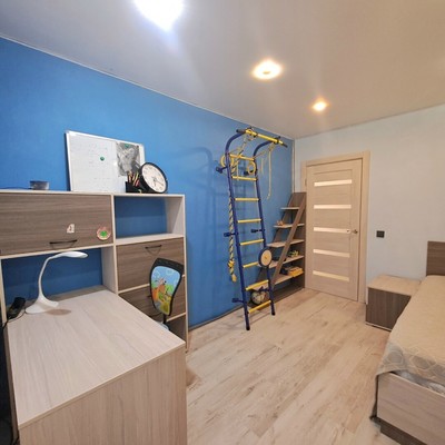 Продам трехкомнатную (3-комн.) квартиру, Санаторская ул, 12, Тайцы гп