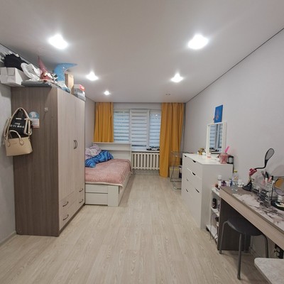 Продам трехкомнатную (3-комн.) квартиру, Санаторская ул, 12, Тайцы гп