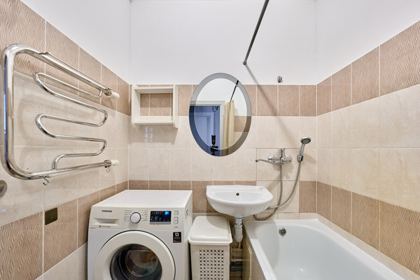 Продам трехкомнатную (3-комн.) квартиру, Уинская ул, 66, Пермь г