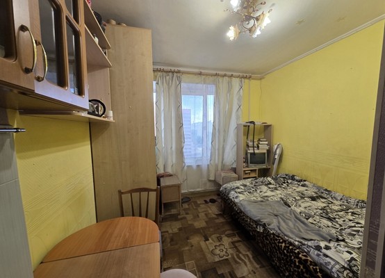 Продам комнату в 12-комн. квартире, Ударников пр-кт, 38Ак1, Санкт-Петербург г