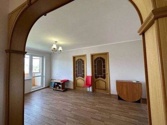 Продам многокомнатную квартиру, Школьная ул, 6, Линда (Линдовский с/с) с