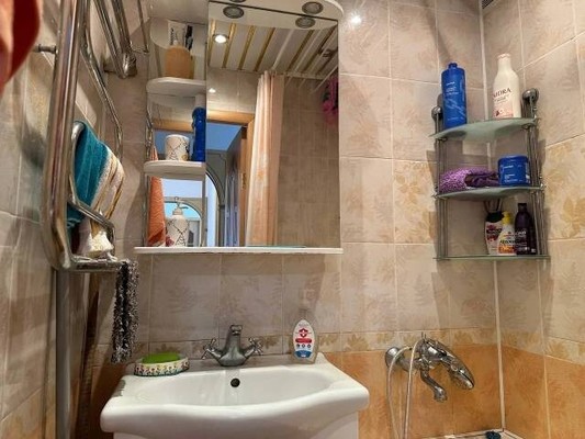 Продам многокомнатную квартиру, Школьная ул, 6, Линда (Линдовский с/с) с