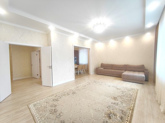 Продам трехкомнатную (3-комн.) квартиру, Дубравная ул, 28б, Казань г
