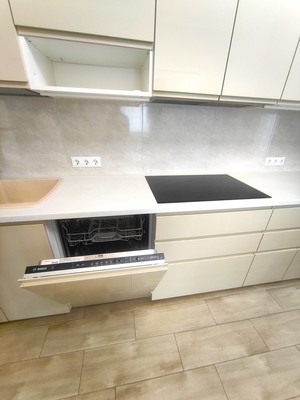 Продам трехкомнатную (3-комн.) квартиру, Дубравная ул, 28б, Казань г