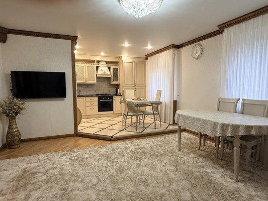 Продам трехкомнатную (3-комн.) квартиру, Псковская ул, 25, Великий Новгород г
