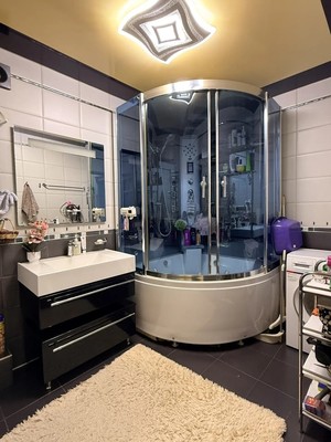 Продам трехкомнатную (3-комн.) квартиру, Псковская ул, 25, Великий Новгород г