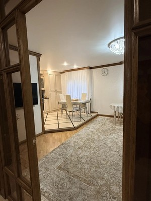 Продам трехкомнатную (3-комн.) квартиру, Псковская ул, 25, Великий Новгород г