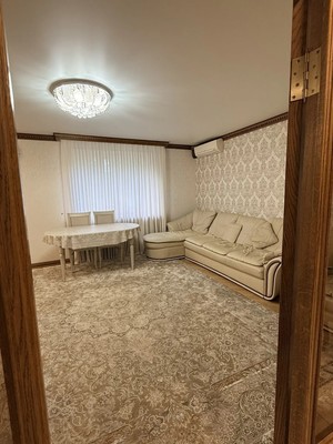 Продам трехкомнатную (3-комн.) квартиру, Псковская ул, 25, Великий Новгород г