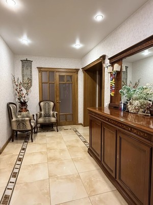 Продам трехкомнатную (3-комн.) квартиру, Псковская ул, 25, Великий Новгород г