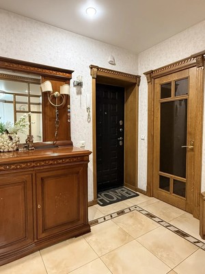 Продам трехкомнатную (3-комн.) квартиру, Псковская ул, 25, Великий Новгород г