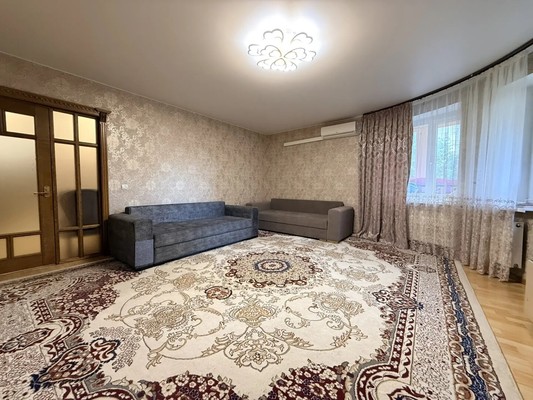 Продам трехкомнатную (3-комн.) квартиру, Псковская ул, 25, Великий Новгород г