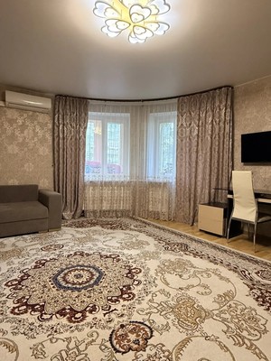 Продам трехкомнатную (3-комн.) квартиру, Псковская ул, 25, Великий Новгород г