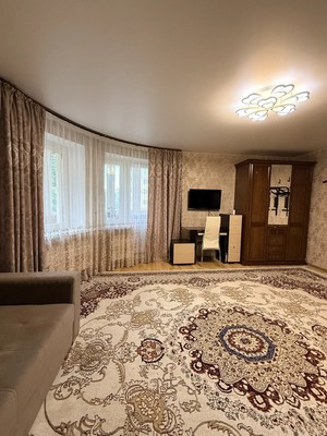 Продам трехкомнатную (3-комн.) квартиру, Псковская ул, 25, Великий Новгород г