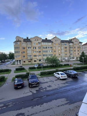 Продам трехкомнатную (3-комн.) квартиру, Псковская ул, 25, Великий Новгород г