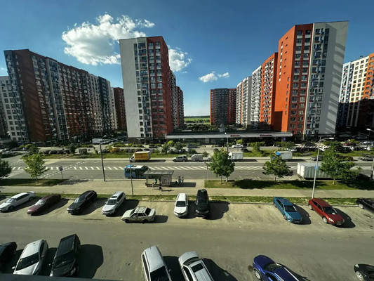 Продам многокомнатную квартиру, 3-я Нововатутинская ул, 7, Десеновское п