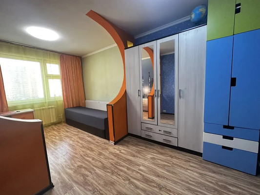 Продам многокомнатную квартиру, 3-я Нововатутинская ул, 7, Десеновское п