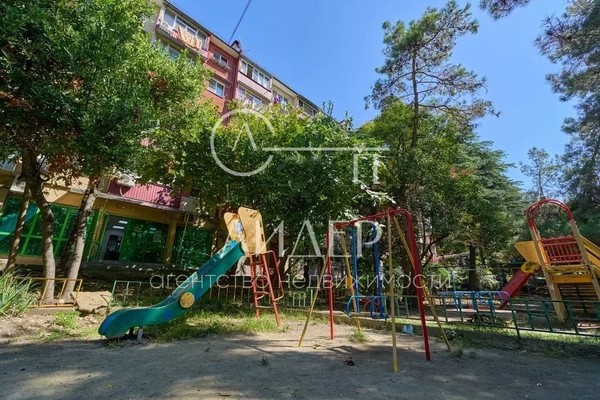 Продам трехкомнатную (3-комн.) квартиру, Бытха (Хостинский р-н) ул, 53, Сочи г