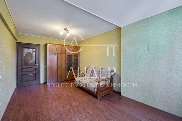 Продам трехкомнатную (3-комн.) квартиру, Бытха (Хостинский р-н) ул, 53, Сочи г