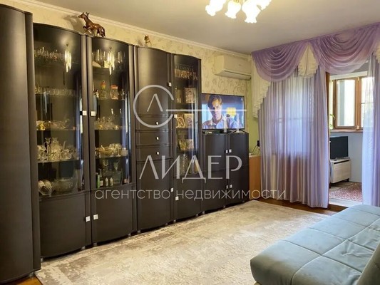 Продам двухкомнатную (2-комн.) квартиру, Чайковского (Центральный р-н) ул, 13, Сочи г