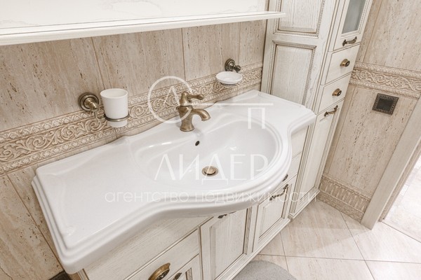 Продам трехкомнатную (3-комн.) квартиру, Депутатская (Хостинский р-н) ул, 9, Сочи г