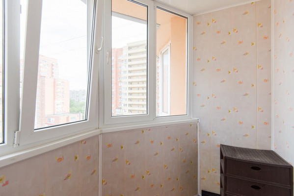 Продам трехкомнатную (3-комн.) квартиру, Стабильная ул, 17к1, Ростов-на-Дону г