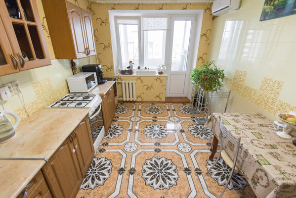 Продам трехкомнатную (3-комн.) квартиру, Стабильная ул, 17к1, Ростов-на-Дону г