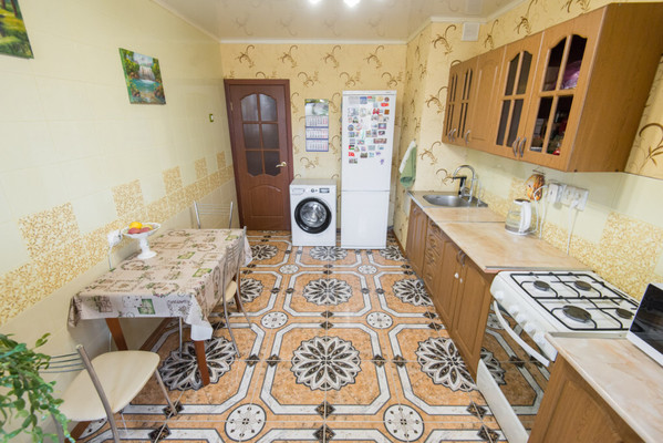 Продам трехкомнатную (3-комн.) квартиру, Стабильная ул, 17к1, Ростов-на-Дону г
