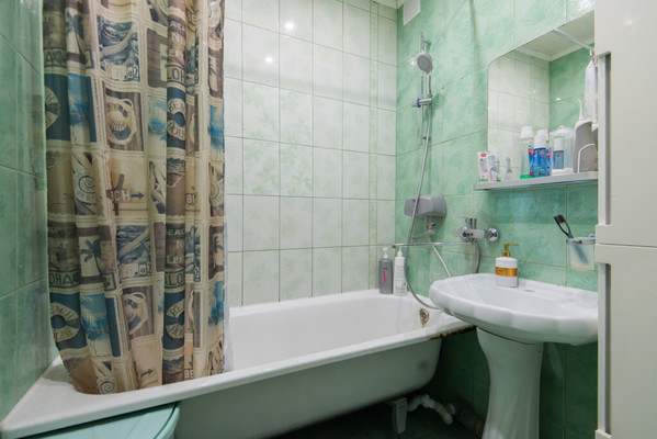 Продам трехкомнатную (3-комн.) квартиру, Стабильная ул, 17к1, Ростов-на-Дону г