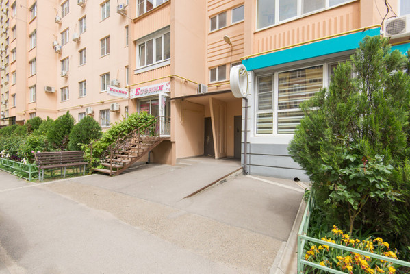 Продам трехкомнатную (3-комн.) квартиру, Стабильная ул, 17к1, Ростов-на-Дону г