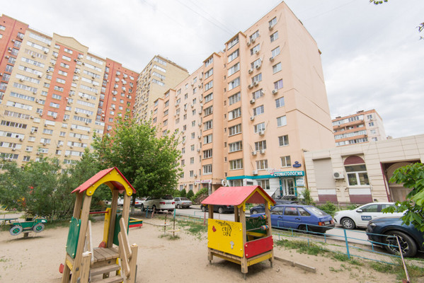 Продам трехкомнатную (3-комн.) квартиру, Стабильная ул, 17к1, Ростов-на-Дону г