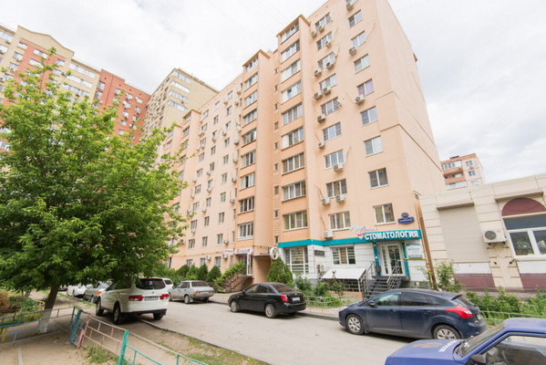 Продам трехкомнатную (3-комн.) квартиру, Стабильная ул, 17к1, Ростов-на-Дону г