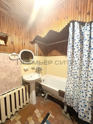 Продам трехкомнатную (3-комн.) квартиру, Центральная ул, 19, Дворцы с
